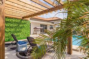 NEW 6BR Villa w Pool Across Street Palmbeach