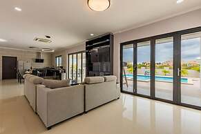 NEW 6BR Villa w Pool Across Street Palmbeach