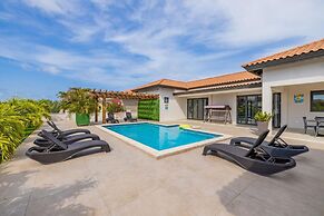 NEW 6BR Villa w Pool Across Street Palmbeach