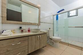 NEW 6BR Villa w Pool Across Street Palmbeach