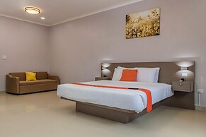 NEW 6BR Villa w Pool Across Street Palmbeach