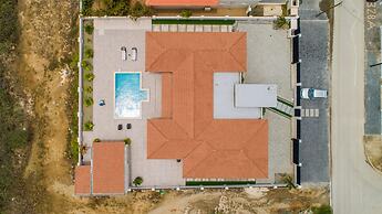 NEW 6BR Villa w Pool Across Street Palmbeach