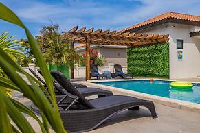 NEW 6BR Villa w Pool Across Street Palmbeach