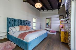 Private Retreat w 5 BR Spa Pool Jacuzzi