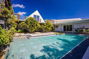 Private Retreat w 5 BR Spa Pool Jacuzzi