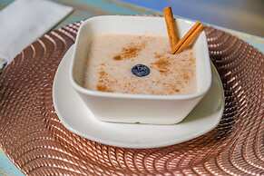 Private Retreat w 5 BR Spa Pool Jacuzzi