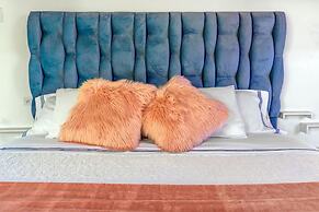 Private Retreat w 5 BR Spa Pool Jacuzzi