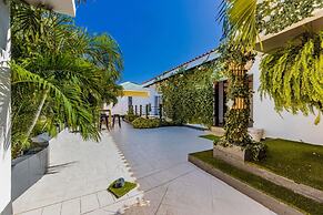 Private Retreat w 5 BR Spa Pool Jacuzzi