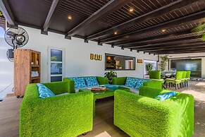 Private Retreat w 5 BR Spa Pool Jacuzzi