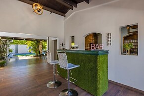 Private Retreat w 5 BR Spa Pool Jacuzzi