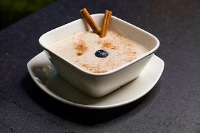 Private Retreat w 5 BR Spa Pool Jacuzzi