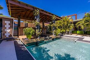 Private Retreat w 5 BR Spa Pool Jacuzzi