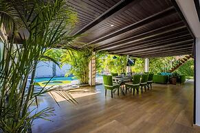 Private Retreat w 5 BR Spa Pool Jacuzzi