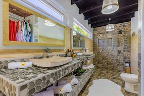 Private Retreat w 5 BR Spa Pool Jacuzzi