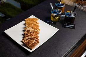 Private Retreat w 5 BR Spa Pool Jacuzzi