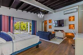 Private Retreat w 5 BR Spa Pool Jacuzzi