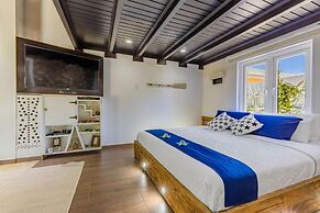 Private Retreat w 5 BR Spa Pool Jacuzzi