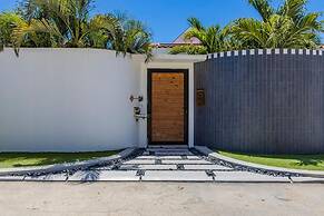 Private Retreat w 5 BR Spa Pool Jacuzzi