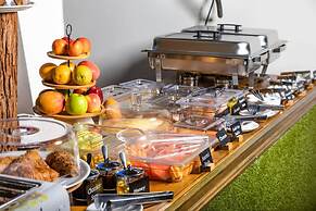 Private Retreat w 5 BR Spa Pool Jacuzzi