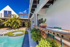 Private Retreat w 5 BR Spa Pool Jacuzzi