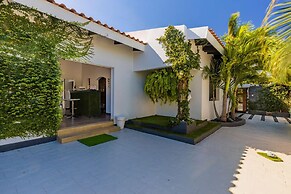 Private Retreat w 5 BR Spa Pool Jacuzzi