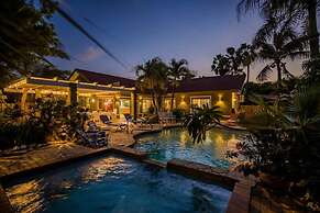 Spacious 5BR Home w Amazing Garden Privatepool