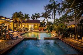 Spacious 5BR Home w Amazing Garden Privatepool