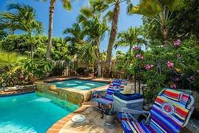 Spacious 5BR Home w Amazing Garden Privatepool