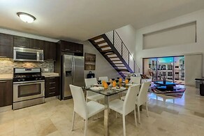 3BR 3BA Duplex w Amazing Views Pool Amenities