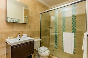 3BR 3BA Duplex w Amazing Views Pool Amenities