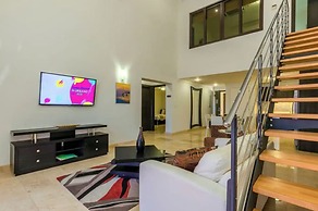 3BR 3BA Duplex w Amazing Views Pool Amenities