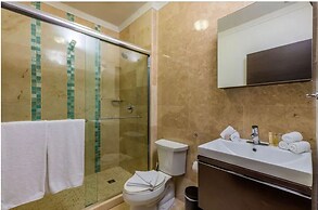 3BR 3BA Duplex w Amazing Views Pool Amenities