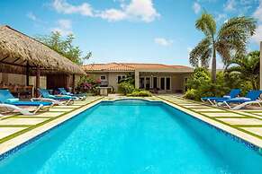 Outstanding Oasis 7BR 7BA Villa With Private Pool