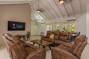 Outstanding Oasis 7BR 7BA Villa With Private Pool