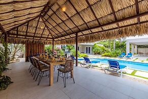 Outstanding Oasis 7BR 7BA Villa With Private Pool