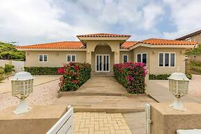 Outstanding Oasis 7BR 7BA Villa With Private Pool