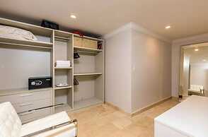 Top Floor Corner Condo w Amazing Views 2BR 3BA