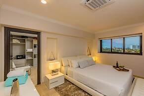 Top Floor Corner Condo w Amazing Views 2BR 3BA