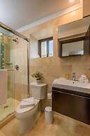 Top Floor Corner Condo w Amazing Views 2BR 3BA