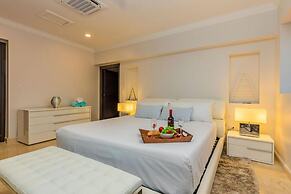 Top Floor Corner Condo w Amazing Views 2BR 3BA