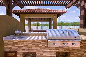 Top Floor Corner Condo w Amazing Views 2BR 3BA