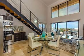 Top Floor Corner Condo w Amazing Views 2BR 3BA