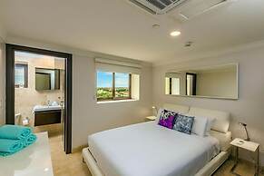 Top Floor Corner Condo w Amazing Views 2BR 3BA