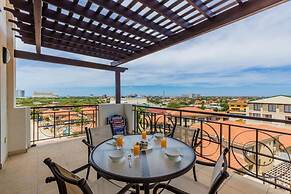 Top Floor Corner Condo w Amazing Views 2BR 3BA