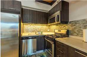 Top Floor Corner Condo w Amazing Views 2BR 3BA