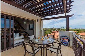 Top Floor Corner Condo w Amazing Views 2BR 3BA