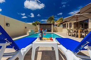 Large 5BR Villa With Private Pool Near Eagle Beach
