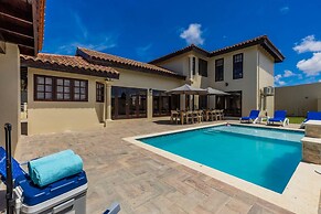 Large 5BR Villa With Private Pool Near Eagle Beach