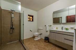 Large 5BR Villa With Private Pool Near Eagle Beach