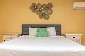 Large 5BR Villa With Private Pool Near Eagle Beach